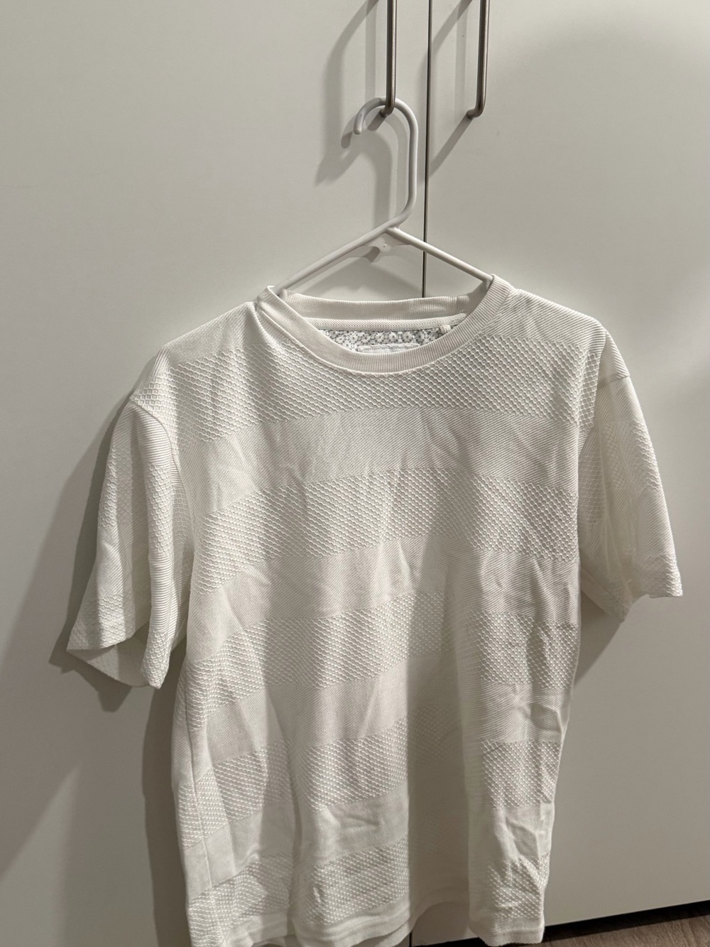Men's White Short-Sleeve Textured Crew Neck Tee